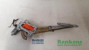 Gebruikte Ruitmechaniek 2Deurs links-voor Suzuki Alto (SH410) 1.0 16V Prijs € 35,00 Margeregeling aangeboden door Renkens Auto-Onderdelen B.V.