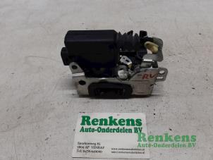 Begagnade Dörrlåsmekanism, 4-dörrars, höger fram Dacia Sandero I (BS) 1.2 16V Pris € 35,00 Marginaltabell erbjuds av Renkens Auto-Onderdelen B.V.