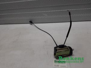 Begagnade Dörrlåsmekanism, 4-dörrars, vänster bak Renault Scénic II (JM) 1.6 16V Pris € 35,00 Marginaltabell erbjuds av Renkens Auto-Onderdelen B.V.