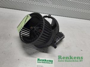 Begagnade Fläktmotor för uppvärmning och ventilation Audi A3 Sportback (8PA) 2.0 TDI DPF Pris € 35,00 Marginaltabell erbjuds av Renkens Auto-Onderdelen B.V.