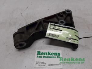 Gebruikte Motorsteun Opel Meriva 1.4 Turbo 16V ecoFLEX Prijs € 30,00 Margeregeling aangeboden door Renkens Auto-Onderdelen B.V.