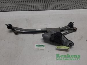 Używane Silnik i mechanizm wycieraczki Dacia Sandero I (BS) 1.2 16V Cena € 50,00 Procedura marży oferowane przez Renkens Auto-Onderdelen B.V.