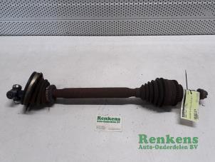 Używane Os napedowa lewy przód Renault Scénic I (JA) 1.6 16V Cena € 40,00 Procedura marży oferowane przez Renkens Auto-Onderdelen B.V.