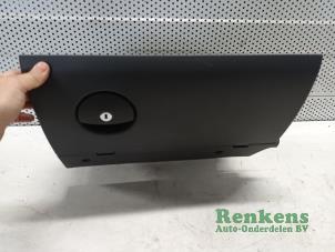 Begagnade Handskfack Opel Tigra Twin Top 1.4 16V Pris € 30,00 Marginaltabell erbjuds av Renkens Auto-Onderdelen B.V.
