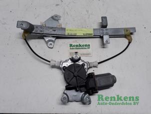 Begagnade Fönstermekanism för bakre dörr, 4-dörrars, vänster Nissan Almera Tino (V10M) 1.8 16V Pris € 35,00 Marginaltabell erbjuds av Renkens Auto-Onderdelen B.V.
