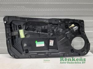 Gebruikte Ruitmechaniek 2Deurs links-voor Ford Fiesta 6 (JA8) 1.0 EcoBoost 12V 125 Prijs € 60,00 Margeregeling aangeboden door Renkens Auto-Onderdelen B.V.