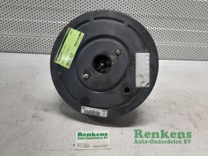 Gebruikte Rembekrachtiger Renault Megane III Berline (BZ) 1.5 dCi 110 Prijs € 60,00 Margeregeling aangeboden door Renkens Auto-Onderdelen B.V.