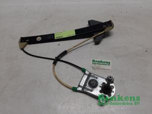 Begagnade Fönstermekanism för bakre dörr, 4-dörrars, höger Audi A2 (8Z0) 1.4 16V Pris € 25,00 Marginaltabell erbjuds av Renkens Auto-Onderdelen B.V.