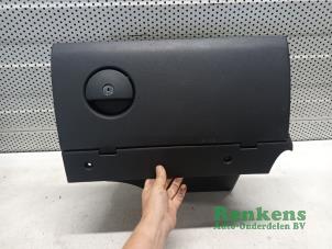 Begagnade Handskfack Opel Tigra Twin Top 1.4 16V Pris € 35,00 Marginaltabell erbjuds av Renkens Auto-Onderdelen B.V.