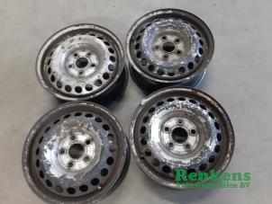 Gebruikte Velgen set Volkswagen Transporter/Caravelle T5 1.9 TDi Prijs op aanvraag aangeboden door Renkens Auto-Onderdelen B.V.
