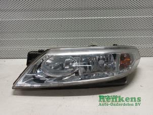 Begagnade Strålkastare, vänster Renault Laguna II Grandtour (KG) 1.8 16V Pris € 35,00 Marginaltabell erbjuds av Renkens Auto-Onderdelen B.V.