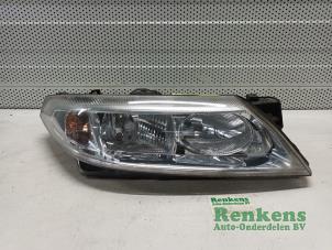Begagnade Strålkastare, höger Renault Laguna II Grandtour (KG) 1.8 16V Pris € 35,00 Marginaltabell erbjuds av Renkens Auto-Onderdelen B.V.