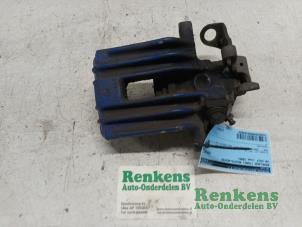 Gebruikte Remklauw (Tang) rechts-achter Volkswagen Golf IV (1J1) 2.3 V5 GTI Prijs € 35,00 Margeregeling aangeboden door Renkens Auto-Onderdelen B.V.