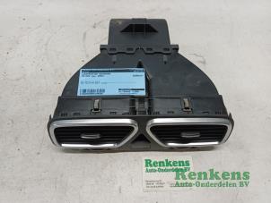 Gebruikte Luchtrooster Dashboard Volkswagen Eos (1F7/F8) 2.0 TDI DPF Prijs € 20,00 Margeregeling aangeboden door Renkens Auto-Onderdelen B.V.