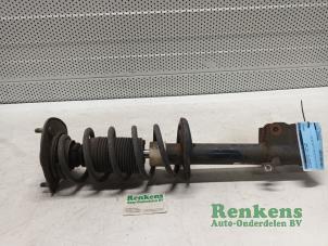 Gebruikte Schokdemperpoot links-voor Mitsubishi Colt (Z2/Z3) 1.3 16V Prijs € 35,00 Margeregeling aangeboden door Renkens Auto-Onderdelen B.V.