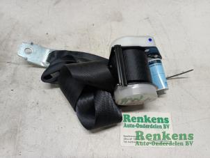 Gebruikte Veiligheidsgordel midden-achter Mazda 2 (DE) 1.3 16V MZR Prijs € 30,00 Margeregeling aangeboden door Renkens Auto-Onderdelen B.V.