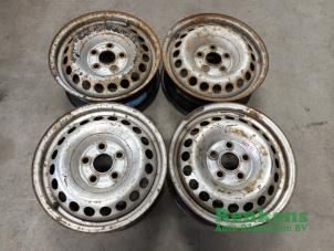 Gebruikte Velgen set Volkswagen Transporter T5 2.5 TDi Prijs op aanvraag aangeboden door Renkens Auto-Onderdelen B.V.