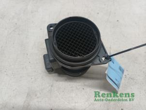 Gebruikte Luchtmassameter Opel Vivaro 1.9 DTI 16V Prijs € 30,00 Margeregeling aangeboden door Renkens Auto-Onderdelen B.V.