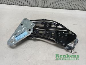 Używane Mechanizm szyby lewej tylnej wersja 2-drzwiowa Peugeot 207 CC (WB) 1.6 16V Cena na żądanie oferowane przez Renkens Auto-Onderdelen B.V.