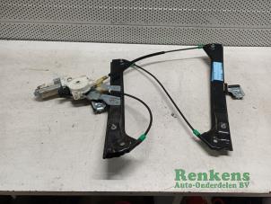 Gebruikte Ruitmechaniek 4Deurs rechts-voor Saab 9-3 Sport Estate (YS3F) 1.8i 16V Prijs € 50,00 Margeregeling aangeboden door Renkens Auto-Onderdelen B.V.