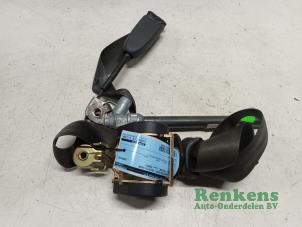 Używane Pas bezpieczenstwa prawy przód Renault Megane II (BM/CM) 2.0 16V Cena € 40,00 Procedura marży oferowane przez Renkens Auto-Onderdelen B.V.