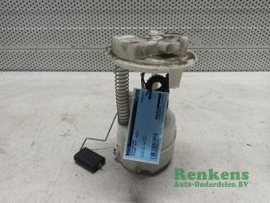 Używane Pompa benzynowa Nissan Note (E11) 1.4 16V Cena na żądanie oferowane przez Renkens Auto-Onderdelen B.V.