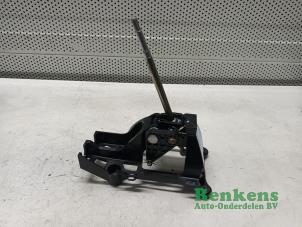 Begagnade Växelspak Mitsubishi Space Star (A0) 1.0 12V Pris € 50,00 Marginaltabell erbjuds av Renkens Auto-Onderdelen B.V.