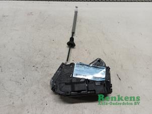 Begagnade Dörrlåsmekanism, 4-dörrars, vänster bak Skoda Fabia III Combi (NJ5) 1.0 TSI 12V Pris € 40,00 Marginaltabell erbjuds av Renkens Auto-Onderdelen B.V.