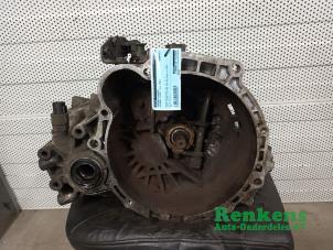 Gebruikte Versnellingsbak Hyundai Coupe 2.0i 16V CVVT Prijs € 200,00 Margeregeling aangeboden door Renkens Auto-Onderdelen B.V.