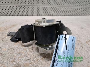 Gebruikte Veiligheidsgordel links-achter Suzuki Swift (ZA/ZC/ZD) 1.2 16_ Prijs € 30,00 Margeregeling aangeboden door Renkens Auto-Onderdelen B.V.