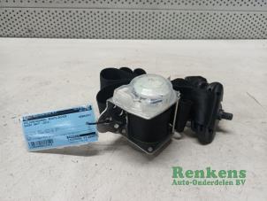 Gebruikte Veiligheidsgordel rechts-achter Suzuki Swift (ZA/ZC/ZD) 1.6 Sport VVT 16V Prijs € 30,00 Margeregeling aangeboden door Renkens Auto-Onderdelen B.V.