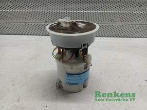 Gebruikte Benzinepomp Ford Fiesta 6 (JA8) 1.25 16V Prijs € 40,00 Margeregeling aangeboden door Renkens Auto-Onderdelen B.V.