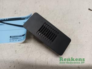 Begagnade Mikrofon BMW 5 serie (E60) 530i 24V Pris € 15,00 Marginaltabell erbjuds av Renkens Auto-Onderdelen B.V.