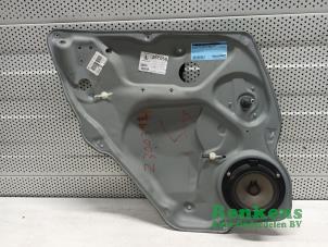 Begagnade Fönstermekanism för bakre dörr, 4-dörrars, vänster Mercedes A (W169) 1.5 A-160 Pris € 25,00 Marginaltabell erbjuds av Renkens Auto-Onderdelen B.V.