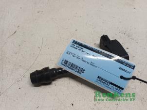 Używane Cewka zaplonowa Nissan Micra (K12) 1.2 16V Cena € 10,00 Procedura marży oferowane przez Renkens Auto-Onderdelen B.V.