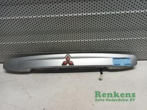 Begagnade Handtag, baklucka Mitsubishi Space Star (DG) 1.3 16V Pris € 40,00 Marginaltabell erbjuds av Renkens Auto-Onderdelen B.V.