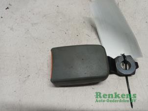 Begagnade Främre bältesspänne, vänster Nissan Micra (K11) 1.0 L,LX 16V Pris € 20,00 Marginaltabell erbjuds av Renkens Auto-Onderdelen B.V.