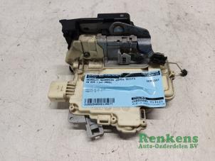 Begagnade Dörrlåsmekanism, 2-dörrars, höger Volkswagen Eos (1F7/F8) 2.0 FSI 16V Pris € 50,00 Marginaltabell erbjuds av Renkens Auto-Onderdelen B.V.