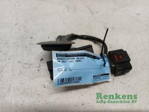 Begagnade Bränslepumpsrelä Volkswagen Golf V Variant (1K5) 1.4 TSI 122 16V Pris € 25,00 Marginaltabell erbjuds av Renkens Auto-Onderdelen B.V.