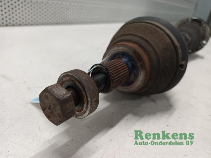 Aandrijfas links-voor van een Volkswagen Golf V (1K1) 2.0 GTI 16V FSI Turbo 2008