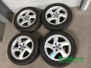 Gebruikte Sportvelgenset + banden Volvo S40 (MS) 1.6 D2 Prijs op aanvraag aangeboden door Renkens Auto-Onderdelen B.V.
