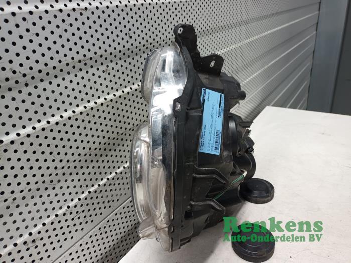 Strålkastare, höger från en Citroën C1 1.0 12V VVT-i 2019