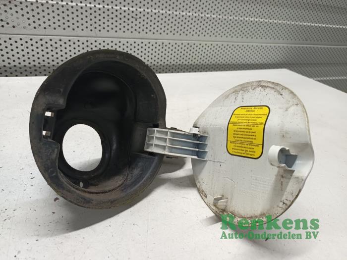 Pokrywa wlewu paliwa z Peugeot Bipper (AA) 1.3 HDI 2012