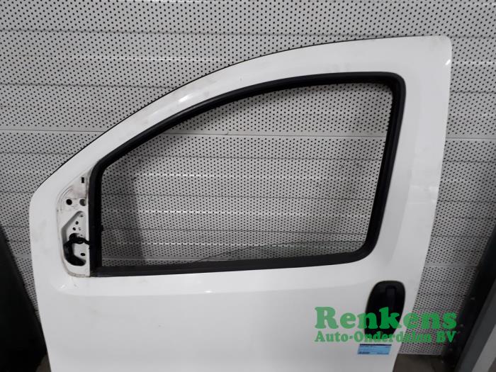 Portier 2Deurs links van een Peugeot Bipper (AA) 1.3 HDI 2012