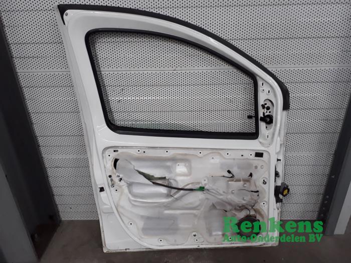 Portier 2Deurs links van een Peugeot Bipper (AA) 1.3 HDI 2012