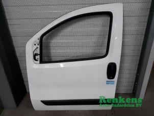 Gebruikte Portier 2Deurs links Peugeot Bipper (AA) 1.3 HDI Prijs op aanvraag aangeboden door Renkens Auto-Onderdelen B.V.