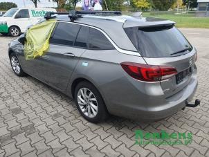 Gebruikte Zijpaneel links-achter Opel Astra K Sports Tourer 1.0 Turbo 12V Prijs op aanvraag aangeboden door Renkens Auto-Onderdelen B.V.
