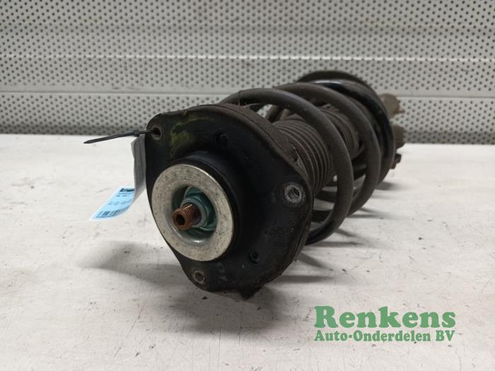 Stötdämparstång, höger fram från en Volkswagen Golf V (1K1) 1.6 FSI 16V 2007