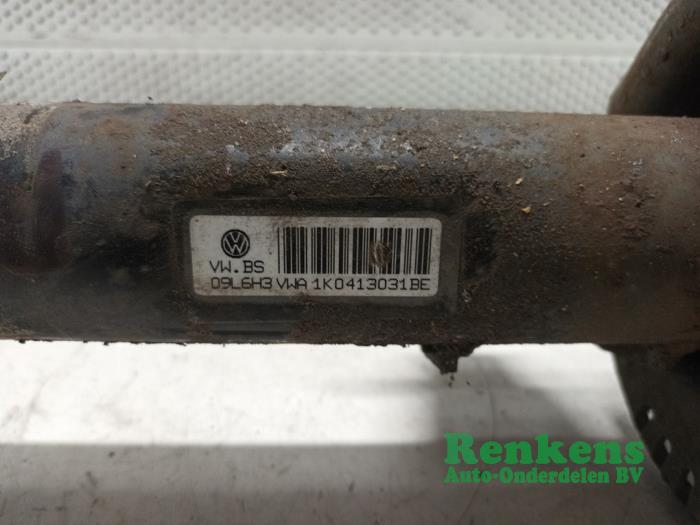 Stötdämparstång, höger fram från en Volkswagen Golf V (1K1) 1.6 FSI 16V 2007