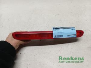 Begagnade Tredje bromsljus Renault Laguna II (BG) 1.8 16V Pris € 20,00 Marginaltabell erbjuds av Renkens Auto-Onderdelen B.V.